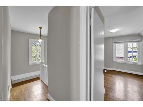 978 North Shore Boulevard W, Burlington, ON - Indoor Photo Showing Other Room
