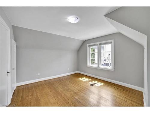 978 North Shore Boulevard W, Burlington, ON - Indoor Photo Showing Other Room