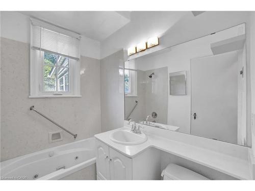 978 North Shore Boulevard W, Burlington, ON - Indoor Photo Showing Bathroom