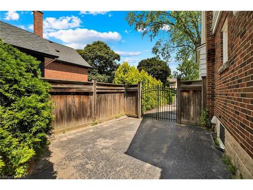 978 North Shore Boulevard W, Burlington, ON - Outdoor