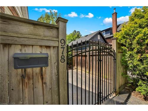 978 North Shore Boulevard W, Burlington, ON - Outdoor