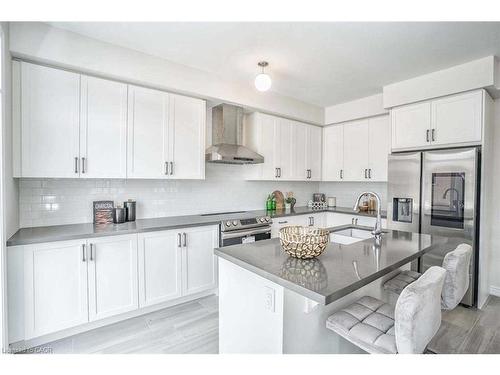 525 Red Elm Road, Shelburne, ON - Indoor Photo Showing Kitchen With Upgraded Kitchen