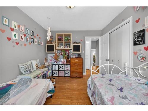 38 Questor Court, Hamilton, ON - Indoor Photo Showing Bedroom
