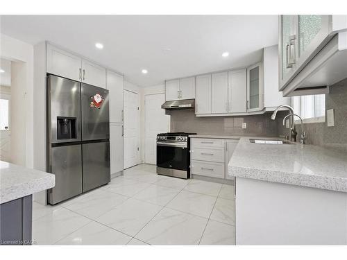 107 Foxridge Drive, Cambridge, ON - Indoor Photo Showing Kitchen With Upgraded Kitchen