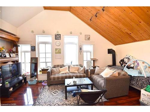 2Nd Floor-645 Beach Boulevard, Hamilton, ON - Indoor Photo Showing Living Room