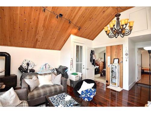 2Nd Floor-645 Beach Boulevard, Hamilton, ON - Indoor Photo Showing Living Room