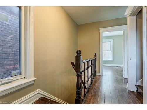 Upper-19 Sanford Avenue S, Hamilton, ON - Indoor Photo Showing Other Room