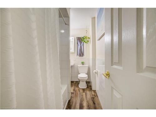 53 Norfolk Avenue, Cambridge, ON - Indoor Photo Showing Bathroom