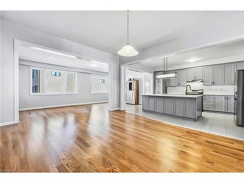 1403 Upper Thames Drive, Woodstock, ON - Indoor Photo Showing Kitchen