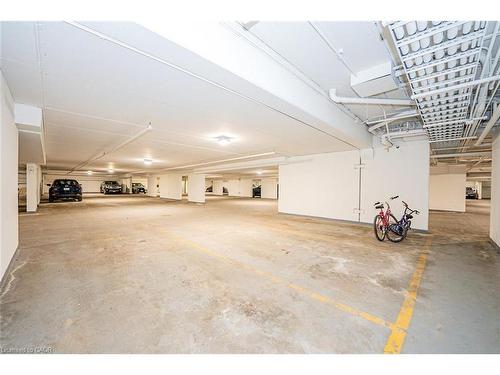 809-595 Strasburg Road, Kitchener, ON - Indoor Photo Showing Garage