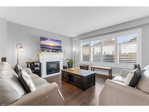 7703 Sycamore Drive, Niagara Falls, ON - Indoor Photo Showing Living Room With Fireplace
