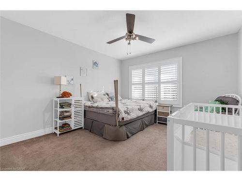 7703 Sycamore Drive, Niagara Falls, ON - Indoor Photo Showing Bedroom