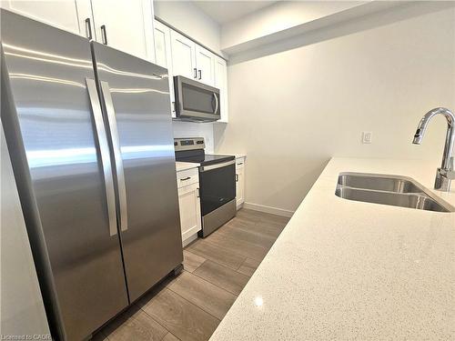 75-405 Myers Road, Cambridge, ON - Indoor Photo Showing Kitchen With Double Sink