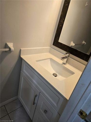 185 Sulmona Drive, Hamilton, ON - Indoor Photo Showing Bathroom