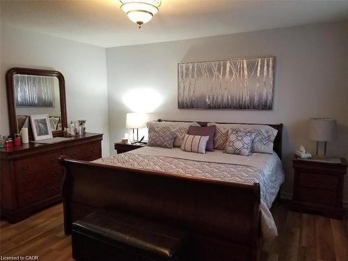 185 Sulmona Drive, Hamilton, ON - Indoor Photo Showing Bedroom