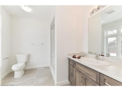 Upper-46 Franklin Street S, Kitchener, ON - Indoor Photo Showing Bathroom