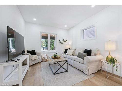 66 Trinity Street, Stratford, ON - Indoor Photo Showing Living Room