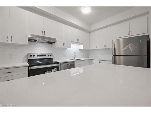 21 Reverie Way, Kitchener, ON - Indoor Photo Showing Kitchen With Stainless Steel Kitchen With Upgraded Kitchen