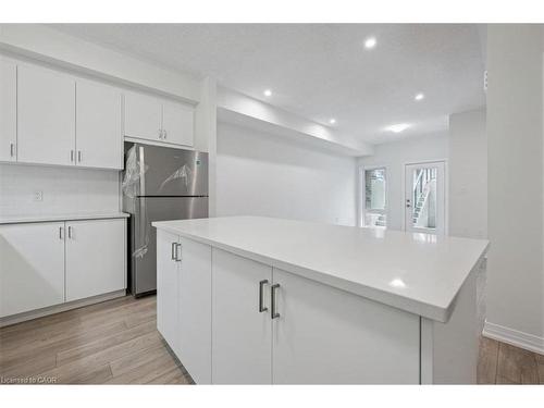 21 Reverie Way, Kitchener, ON - Indoor Photo Showing Kitchen