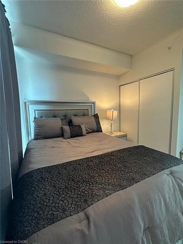 2312-60 Frederick Street, Kitchener, ON - Indoor Photo Showing Bedroom