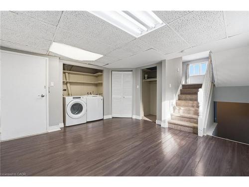9-21 Wren Court, Tillsonburg, ON - Indoor Photo Showing Laundry Room