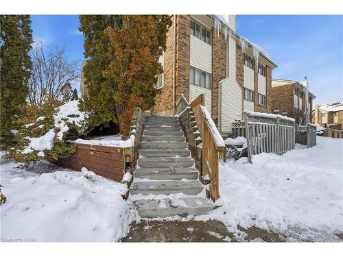 9-21 Wren Court, Tillsonburg, ON - Outdoor