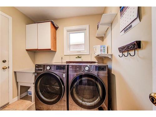 33 Tinatawa Court, Kitchener, ON - Indoor Photo Showing Laundry Room