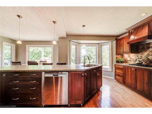 33 Tinatawa Court, Kitchener, ON - Indoor Photo Showing Kitchen With Double Sink With Upgraded Kitchen