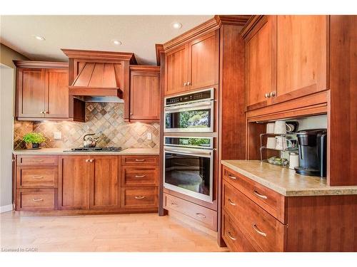 33 Tinatawa Court, Kitchener, ON - Indoor Photo Showing Kitchen
