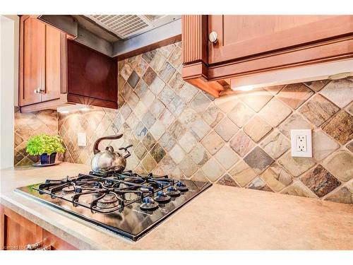 33 Tinatawa Court, Kitchener, ON - Indoor Photo Showing Kitchen