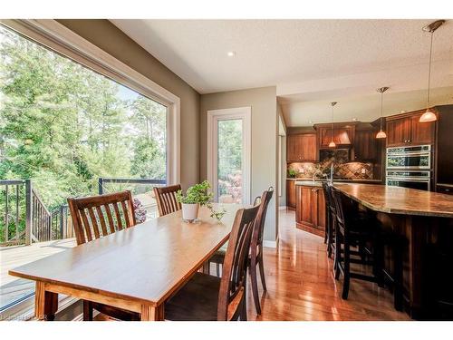 33 Tinatawa Court, Kitchener, ON - Indoor Photo Showing Dining Room
