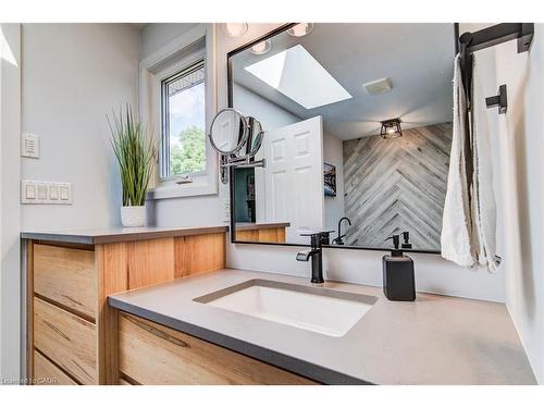 33 Tinatawa Court, Kitchener, ON - Indoor