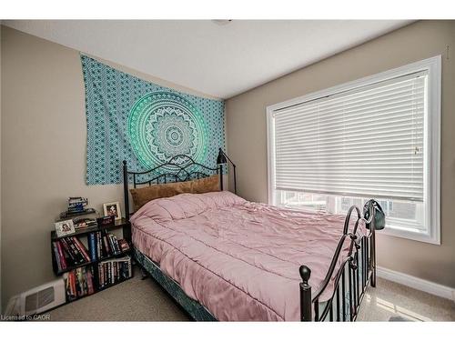 83-1401 Plains Road E, Burlington, ON - Indoor Photo Showing Bedroom