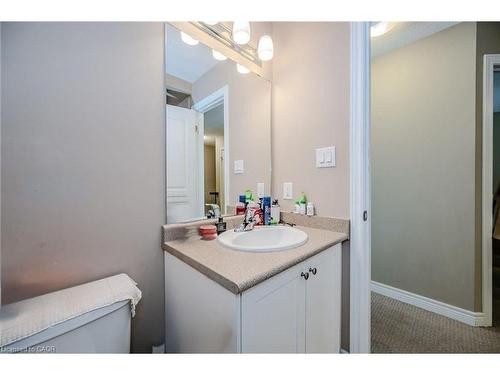 83-1401 Plains Road E, Burlington, ON - Indoor Photo Showing Bathroom