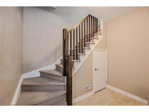 83-1401 Plains Road E, Burlington, ON - Indoor Photo Showing Other Room