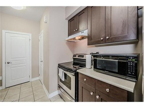 83-1401 Plains Road E, Burlington, ON - Indoor Photo Showing Kitchen