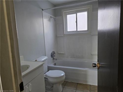 2-362 Grey Street, Brantford, ON - Indoor Photo Showing Bathroom