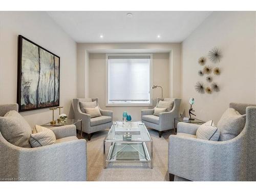 110 Terrace Drive, Grimsby, ON - Indoor Photo Showing Living Room