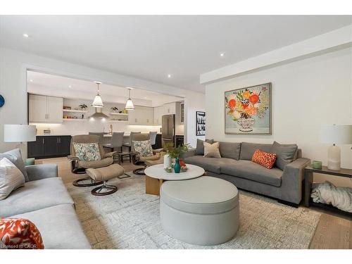 110 Terrace Drive, Grimsby, ON - Indoor Photo Showing Living Room