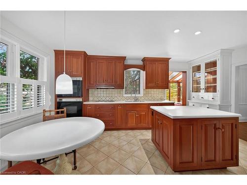 842 Forest Glen Avenue, Burlington, ON - Indoor Photo Showing Kitchen