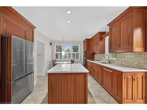 842 Forest Glen Avenue, Burlington, ON - Indoor Photo Showing Kitchen With Double Sink