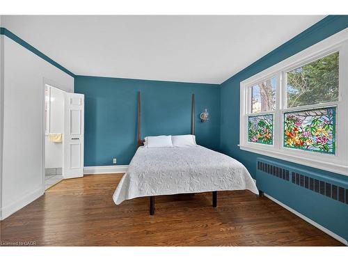 842 Forest Glen Avenue, Burlington, ON - Indoor Photo Showing Bedroom