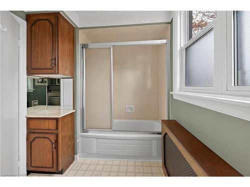 842 Forest Glen Avenue, Burlington, ON - Indoor Photo Showing Bathroom