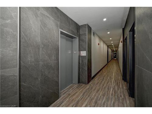 212-408 Dundas Street S, Cambridge, ON - Indoor