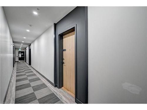 212-408 Dundas Street S, Cambridge, ON - Indoor Photo Showing Other Room