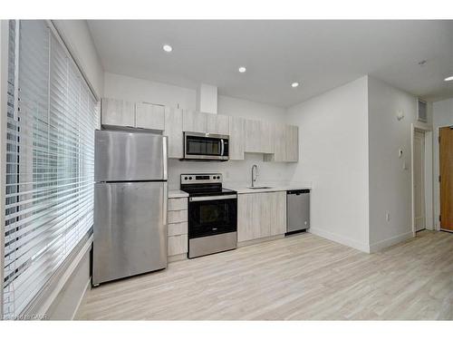212-408 Dundas Street S, Cambridge, ON - Indoor Photo Showing Kitchen With Stainless Steel Kitchen