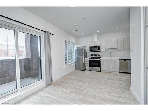 212-408 Dundas Street S, Cambridge, ON - Indoor Photo Showing Other Room