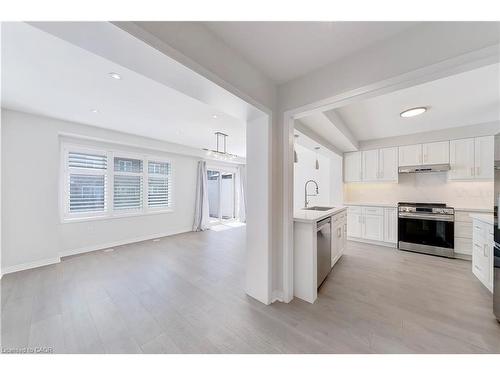 244 Ellen Davidson Drive, Oakville, ON - Indoor Photo Showing Kitchen