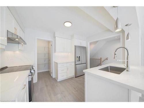 244 Ellen Davidson Drive, Oakville, ON - Indoor Photo Showing Kitchen