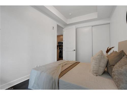 910-150 Main Street W, Hamilton, ON - Indoor Photo Showing Bedroom